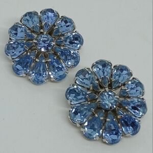 * vintage signed Weiss Blue Teardrop rhinestones cluster flower clip on earrings